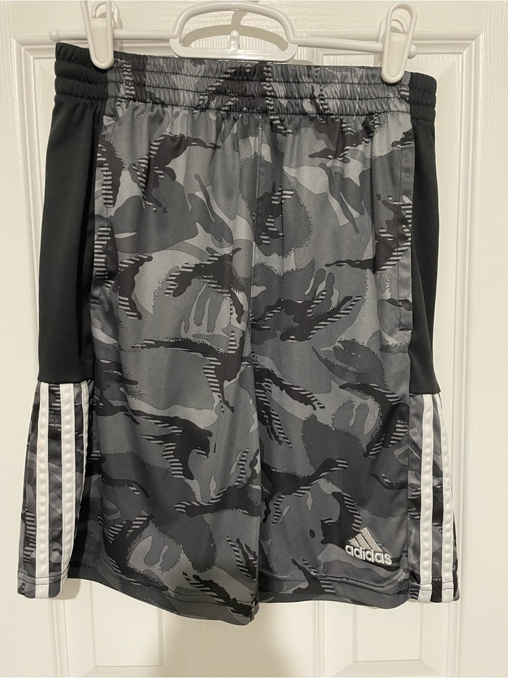adidas Boys Athletic Shorts (LG. 14/16)